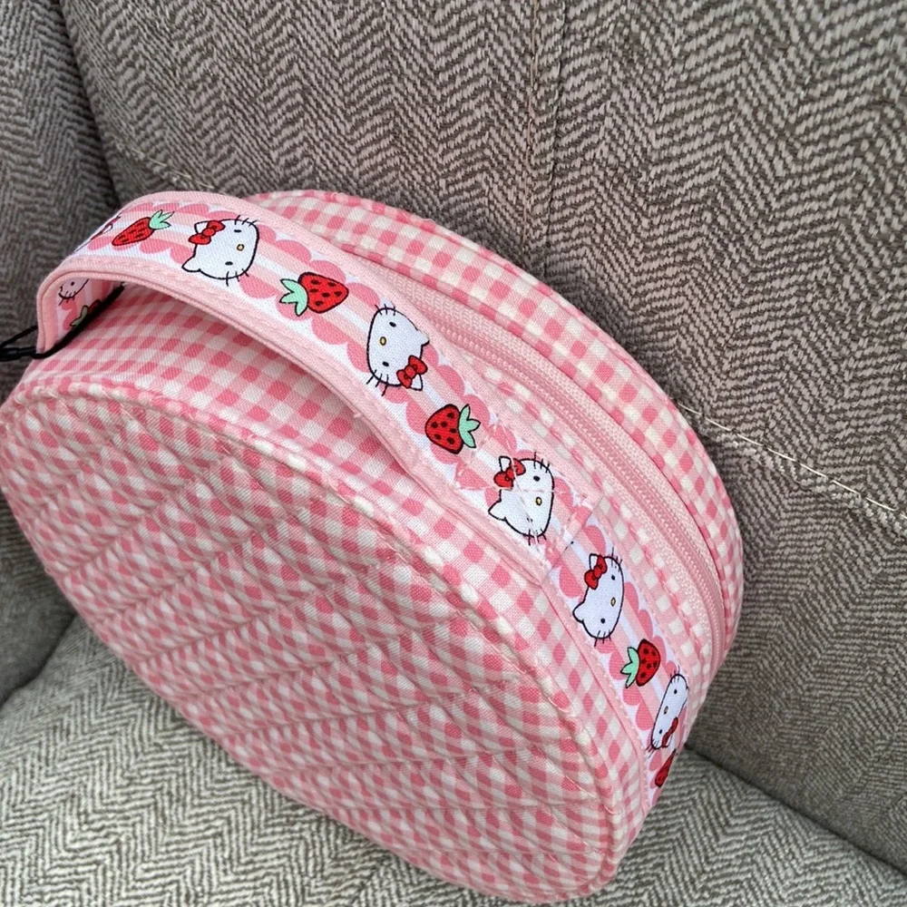 🍓NWT Vera Bradley x Hello Kitty🍓Limited Edition Cosmetic Case